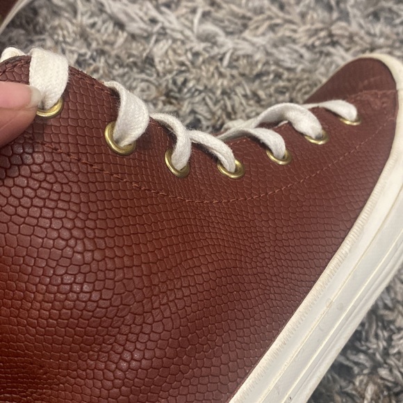 Converse women’s leather upper brown beige high top size 5 snake type texture - Picture 7 of 10